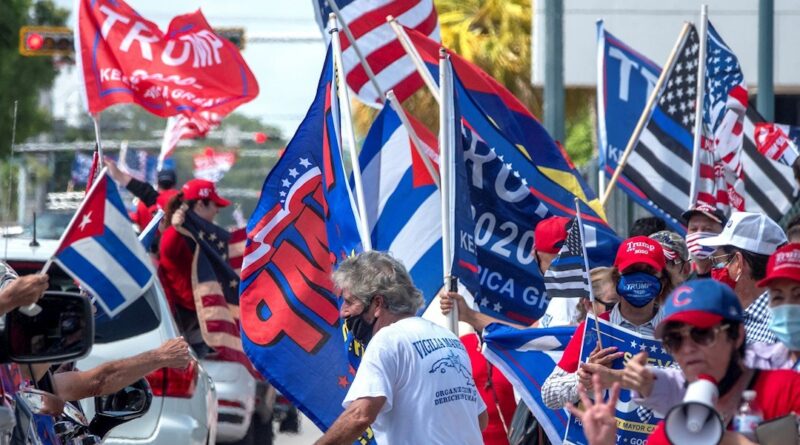 Miles recorren Miami en caravana contra el comunismo y a favor de